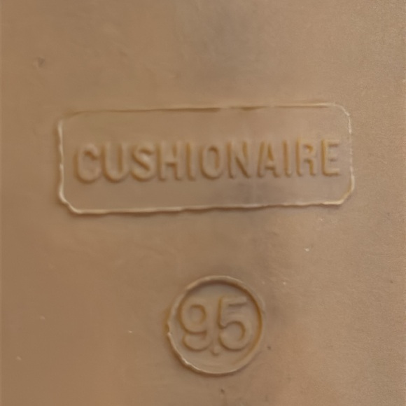 Cushionaire sandals, size 9.5 - Picture 2 of 5